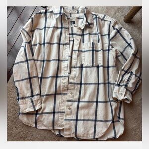 Universal Thread Women’s Cream and Blue Plaid Shirt